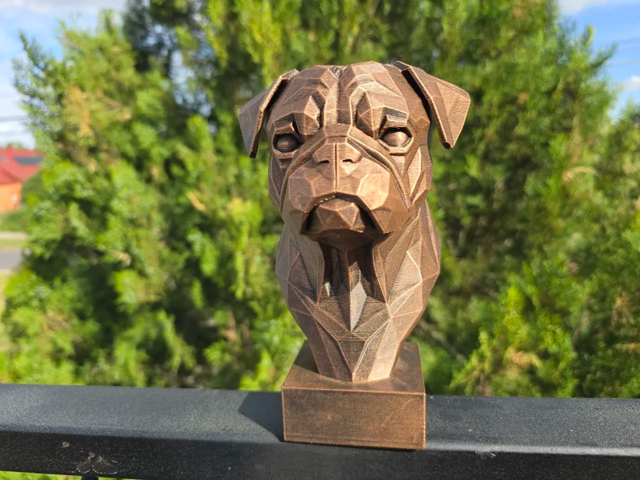 PUG BÜST