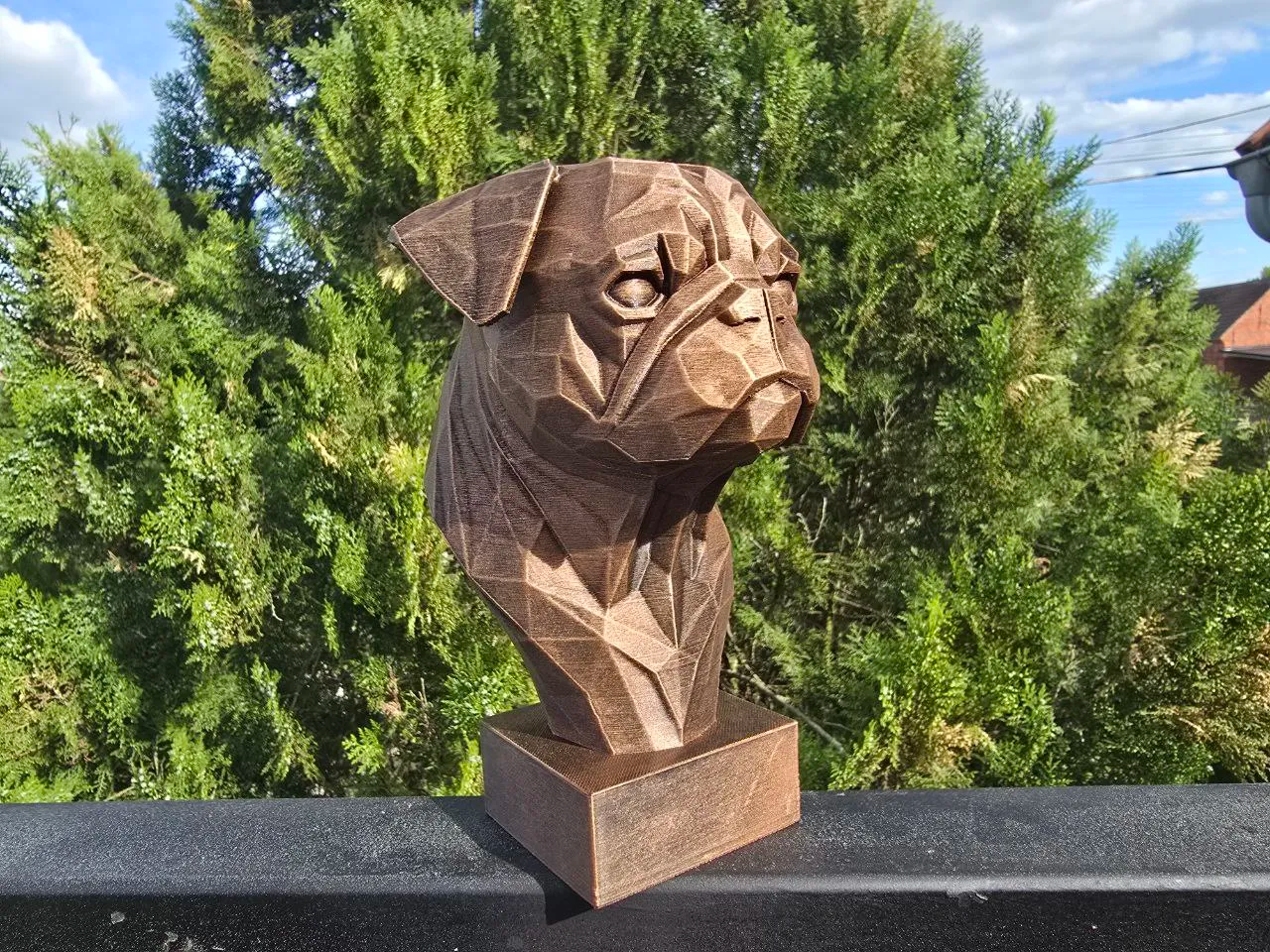 PUG BÜST