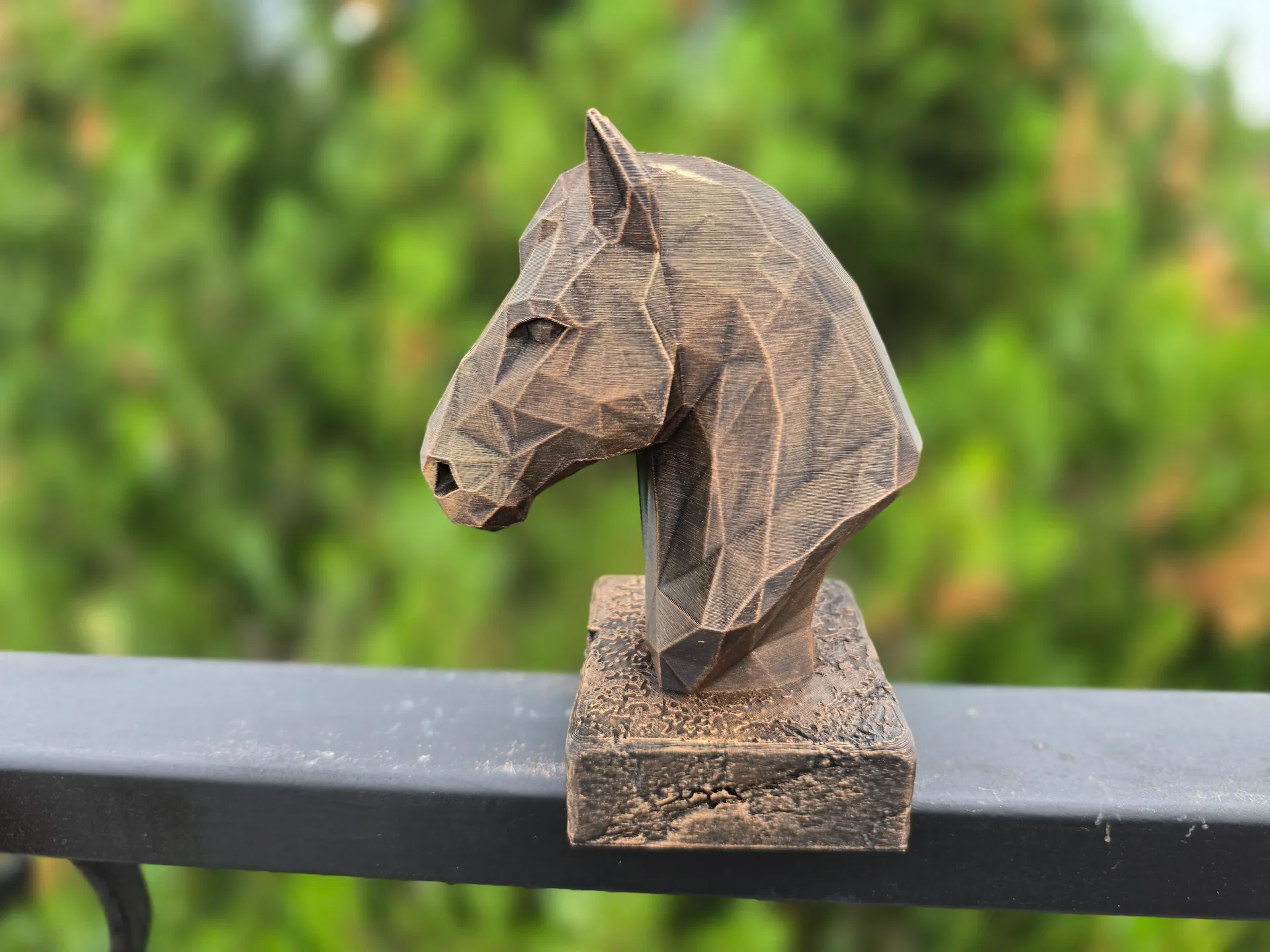 AT DÜŞÜK POLİ BÜST